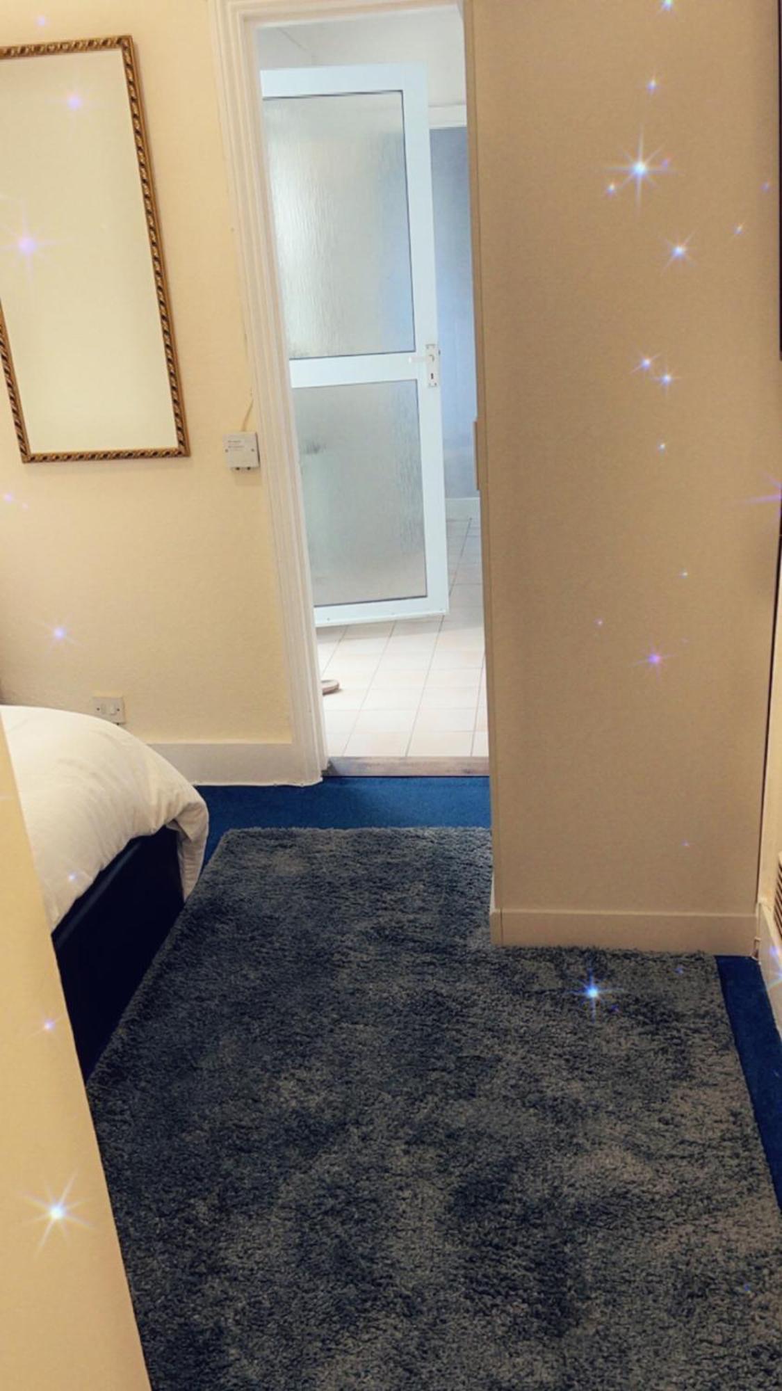 Stay With Chris Woking Kültér fotó